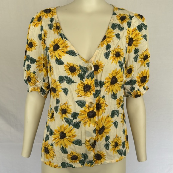 💖 2/$25 H&M Divided Sunflower Puff-Sleeve Blouse - Picture 3 of 7
